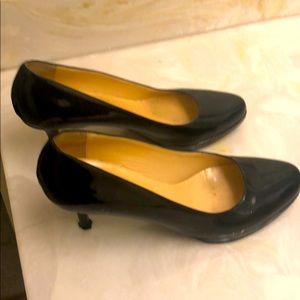 Black patent leather Frye pumps